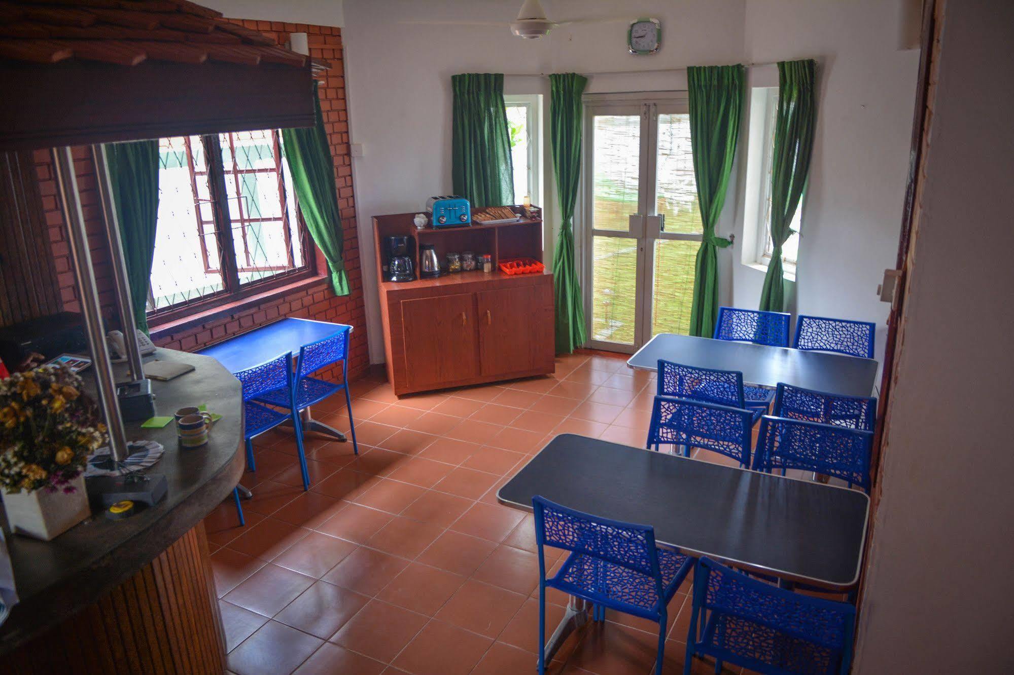 Explore Hostels Negombo Kochchikade Ngoại thất bức ảnh
