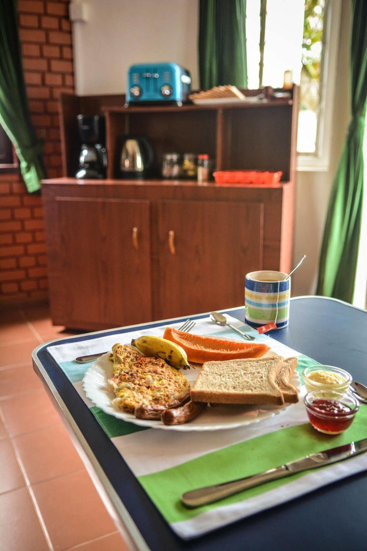 Explore Hostels Negombo Kochchikade Ngoại thất bức ảnh