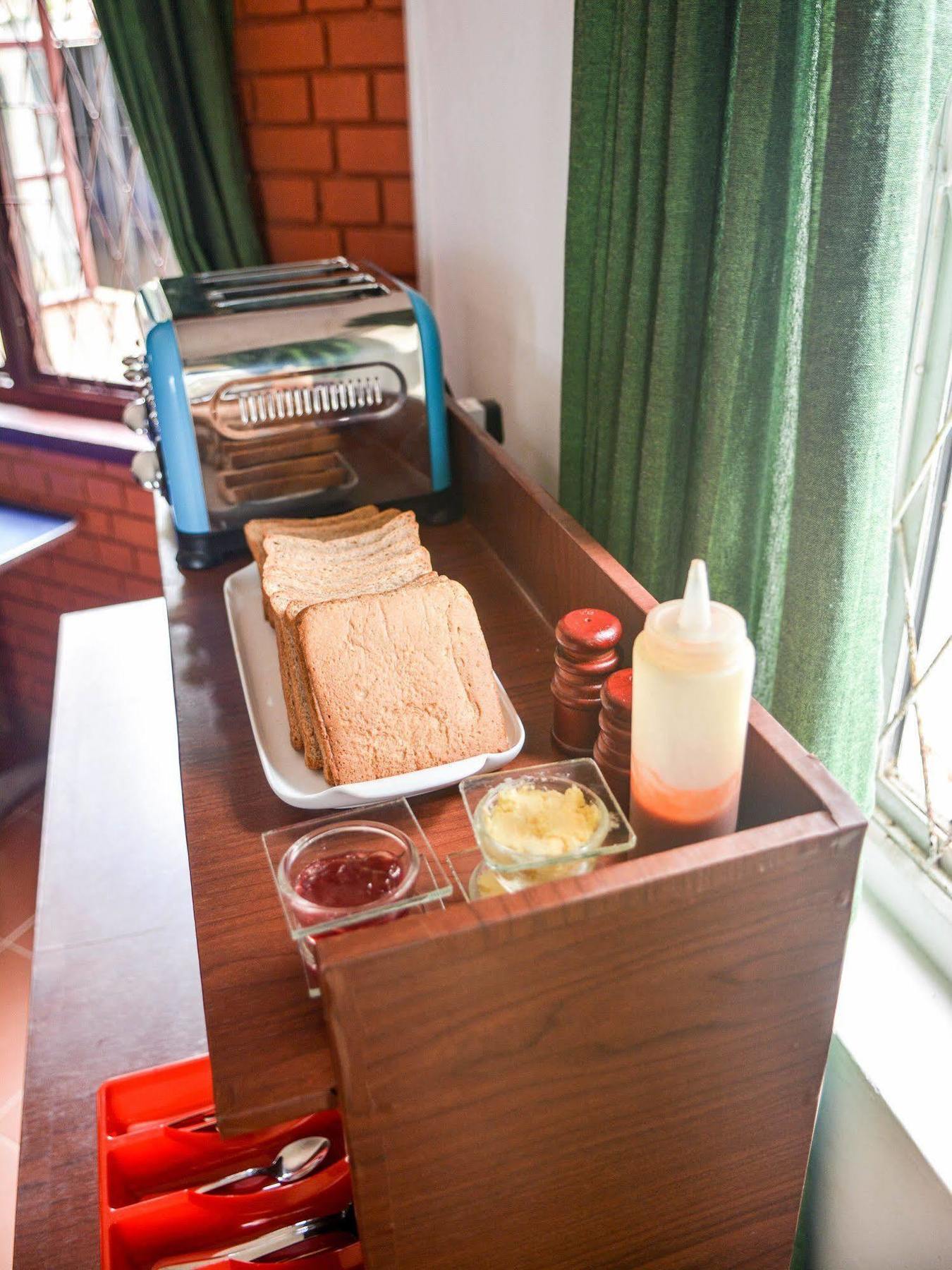 Explore Hostels Negombo Kochchikade Ngoại thất bức ảnh
