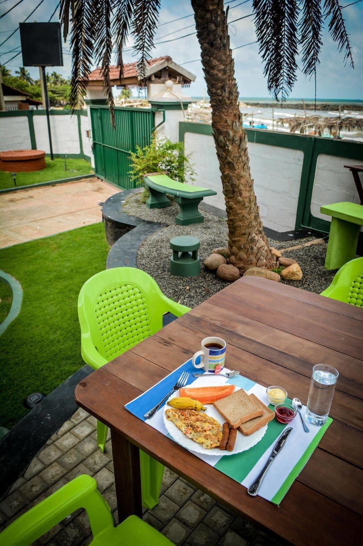 Explore Hostels Negombo Kochchikade Ngoại thất bức ảnh