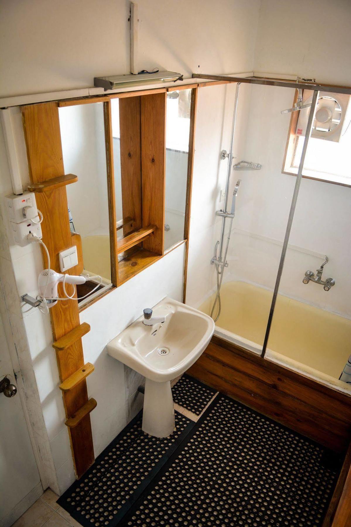 Explore Hostels Negombo Kochchikade Ngoại thất bức ảnh